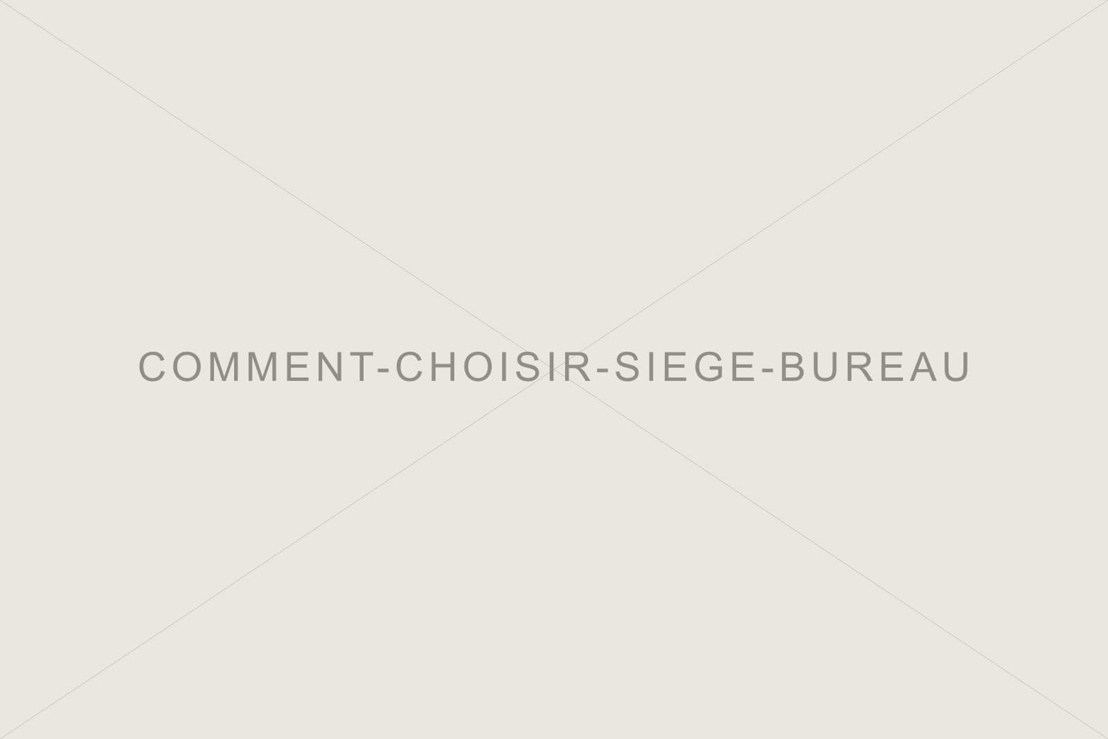 Mètre ruban posé sur l'assise d'un siège de bureau