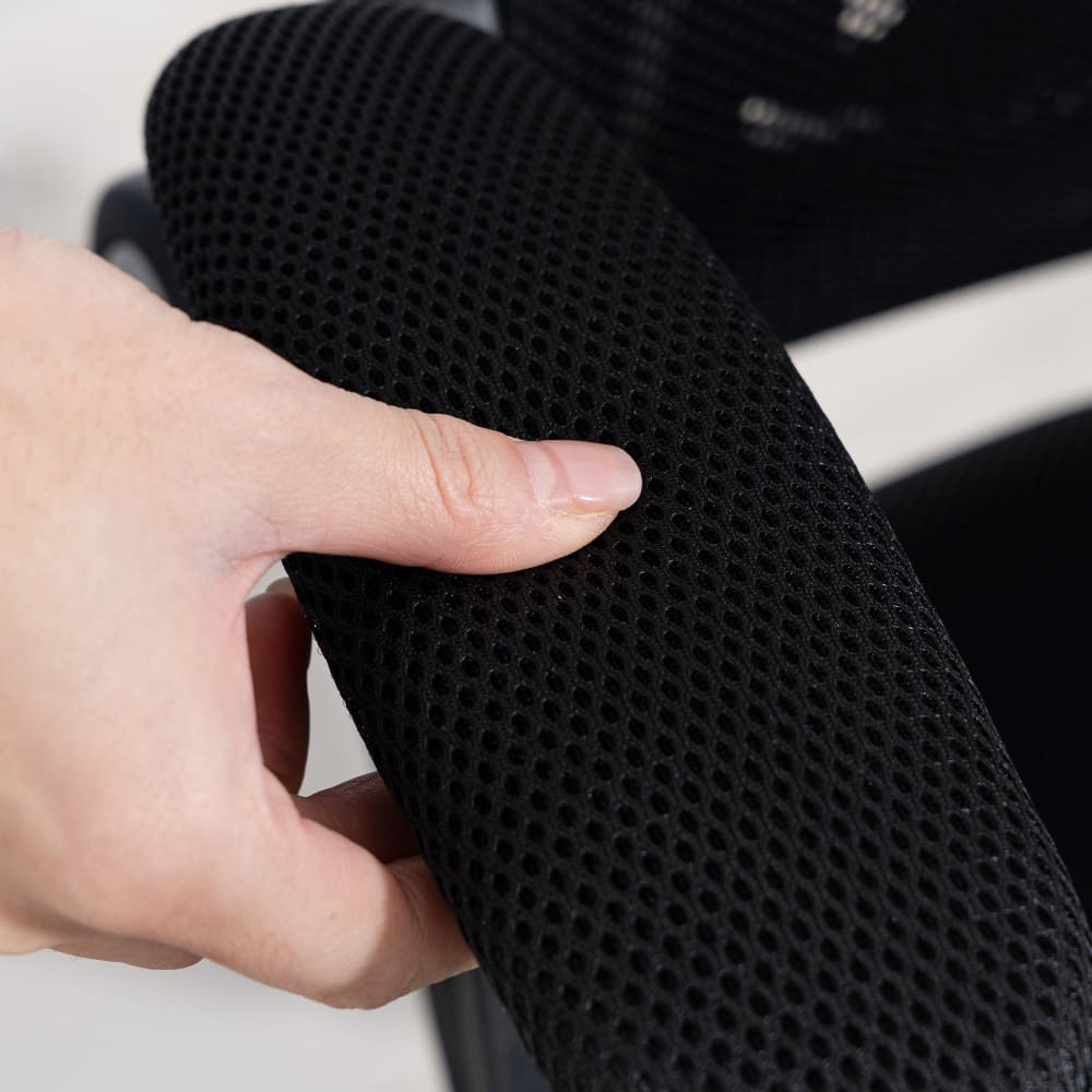 Chaise de bureau Homcom noire avec dossier en maille et accoudoirs relevables — vue 6
