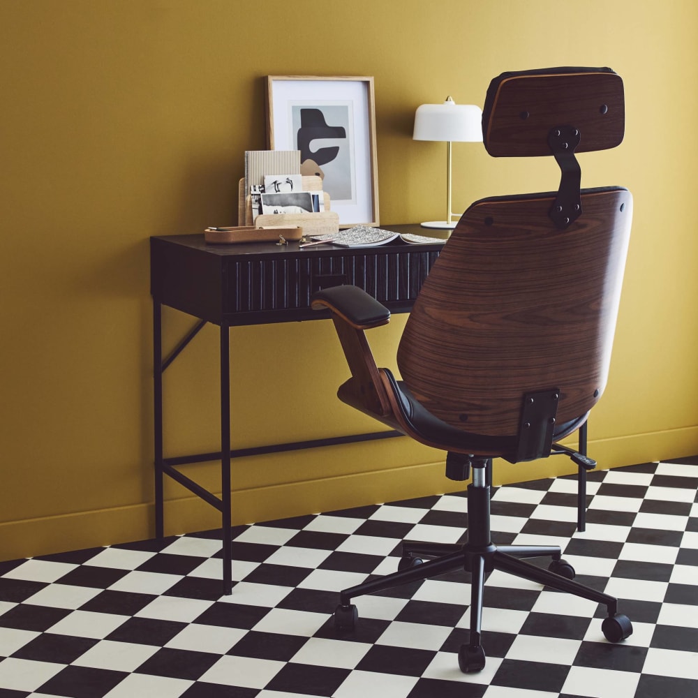 Chaise de bureau sweeek à coque effet noyer et assise noire — vue 7