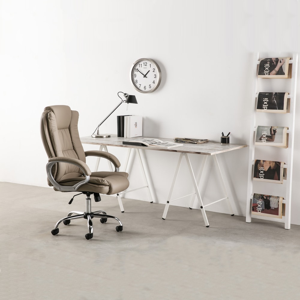Fauteuil de bureau HOMN taupe en simili cuir avec base chromée — vue 2