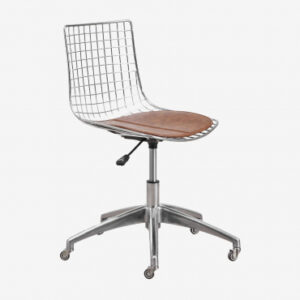Chaise de bureau Renee Sklum avec structure chromée et coussin café en similicuir