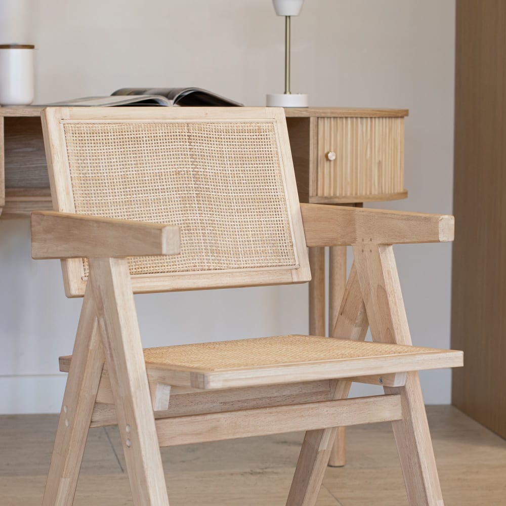 Fauteuil de bureau Hector en bois de pin naturel et cannage beige — vue 4