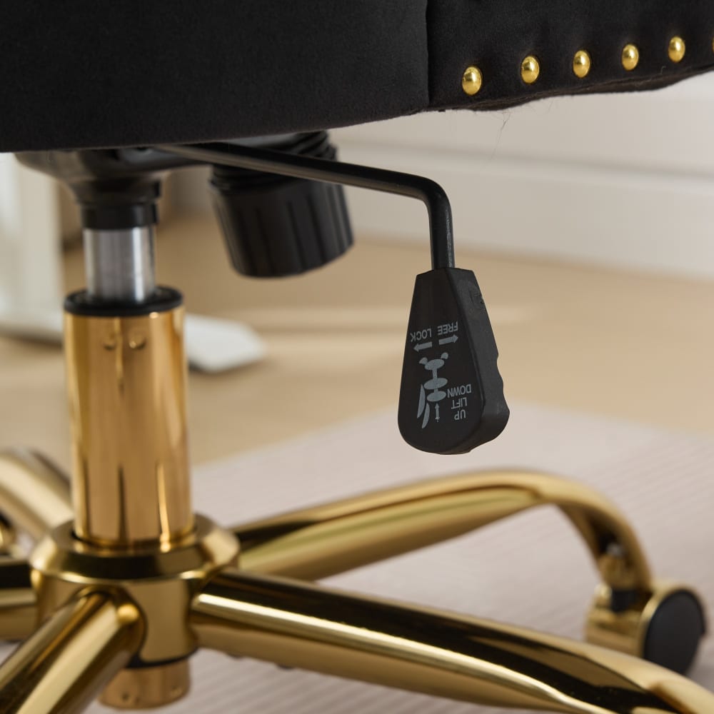 Chaise de bureau Urban Meuble en velours noir avec dossier capitonné et base dorée — vue 6