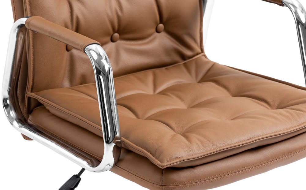 Chaise de bureau Sotira en cuir marron clair avec accoudoirs et roulettes — vue 6