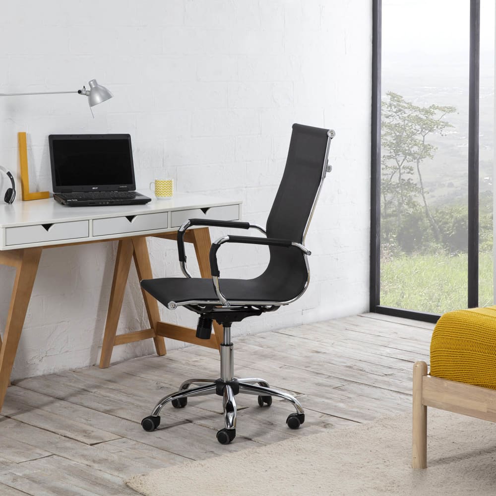 Fauteuil de bureau HOMN noir avec accoudoirs chromés et base large — vue 2